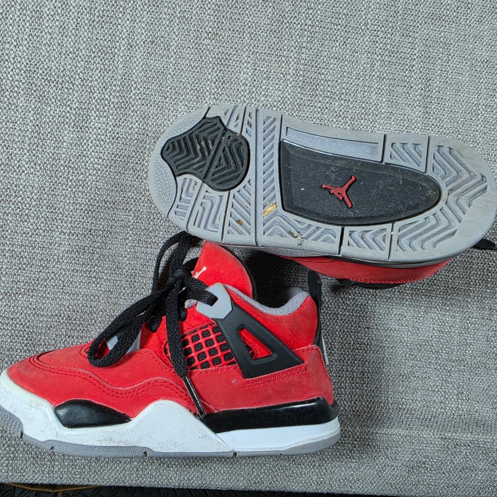 Jordan 4 Retro Toro Bravo Toddler 9C Red Black HV4382-600 Sneakers Basketball